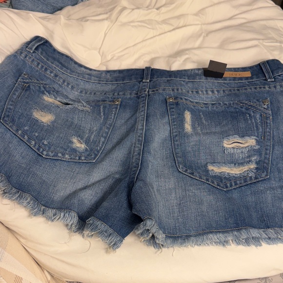 Trendy Buckle Blue Distressed Jean Shorts size 34 fit no. 256 - Picture 10 of 10